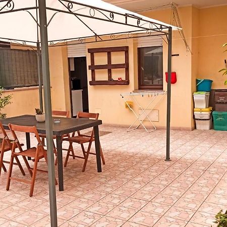 Domumontegrappa - Appartamento Indipendente Con Giardino - Sestu Luaran gambar